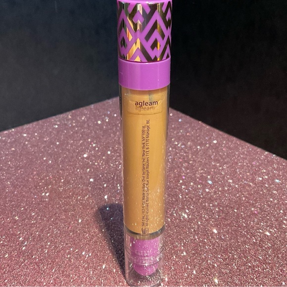 Tarte Shape Tape Glow Wand in Agleam Award Winning Candle-Lit Glow (peachy glow) - Picture 6 of 8